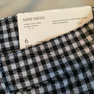 American Eagle Size 6 pants, Super stretch, black & white checked.